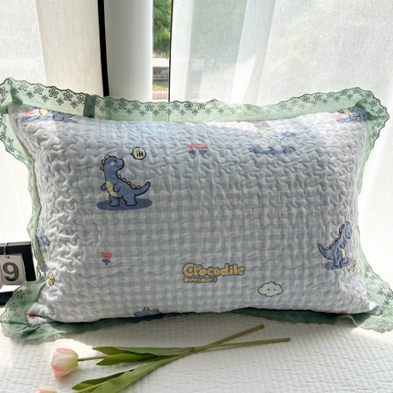 91家纺网 家纺一手货源 找家纺 百寐  2024新款13372全棉绗缝夹棉印花韩版花边枕套单品 恐龙宝贝