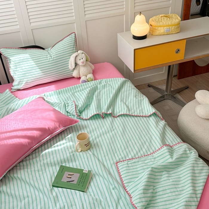 91家纺网 家纺一手货源 找家纺 柚子 2024新款三角针条纹全棉水洗棉夏被四件套 问夏 绿红