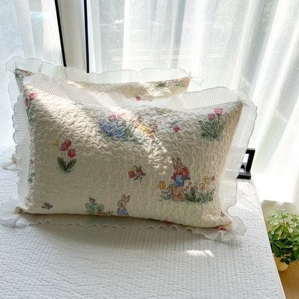 91家纺网 家纺一手货源 找家纺 百寐  2024新款13372全棉绗缝夹棉印花韩版花边枕套单品 蘑菇屋