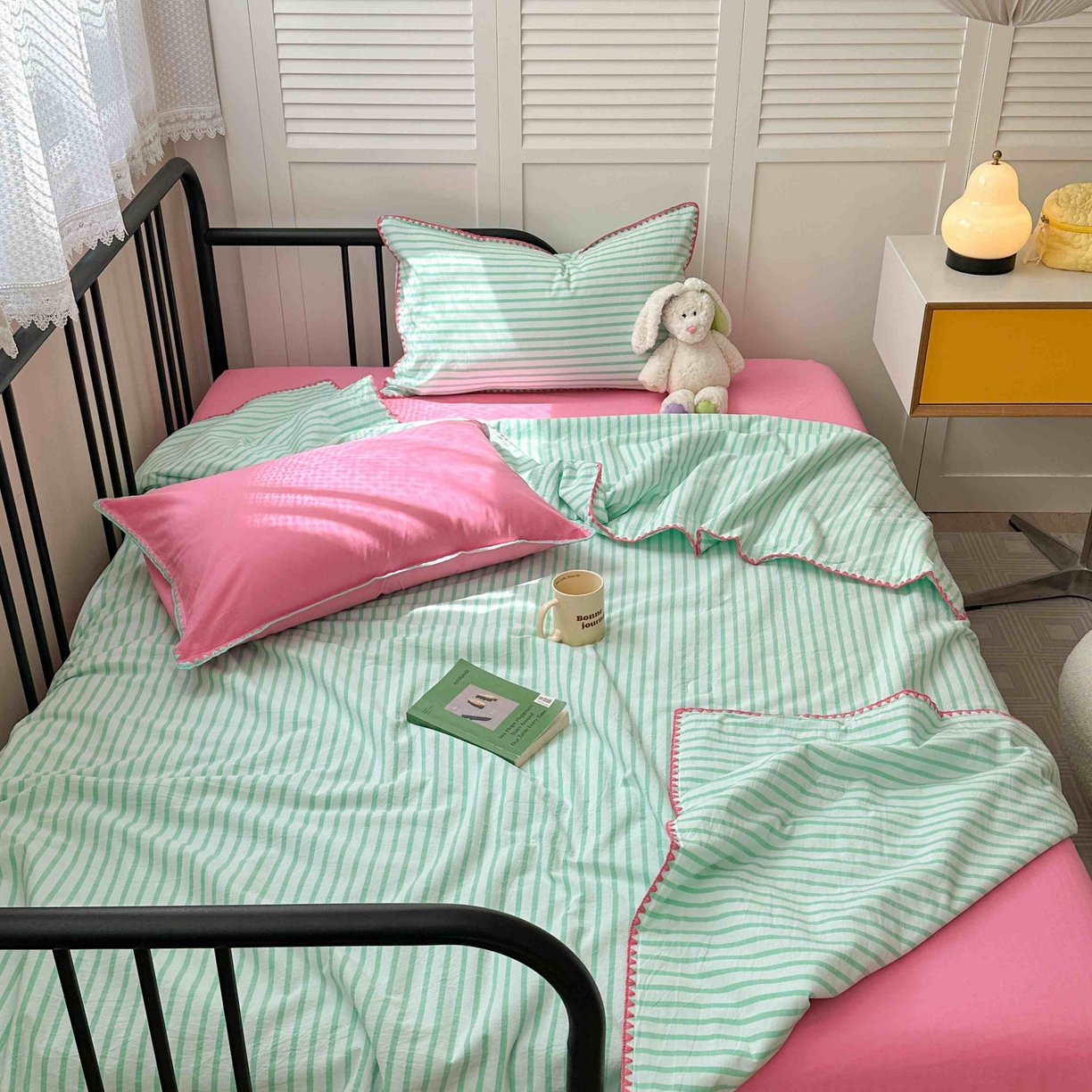 91家纺网 家纺一手货源 找家纺 柚子 2024新款三角针条纹全棉水洗棉夏被四件套 问夏 绿红