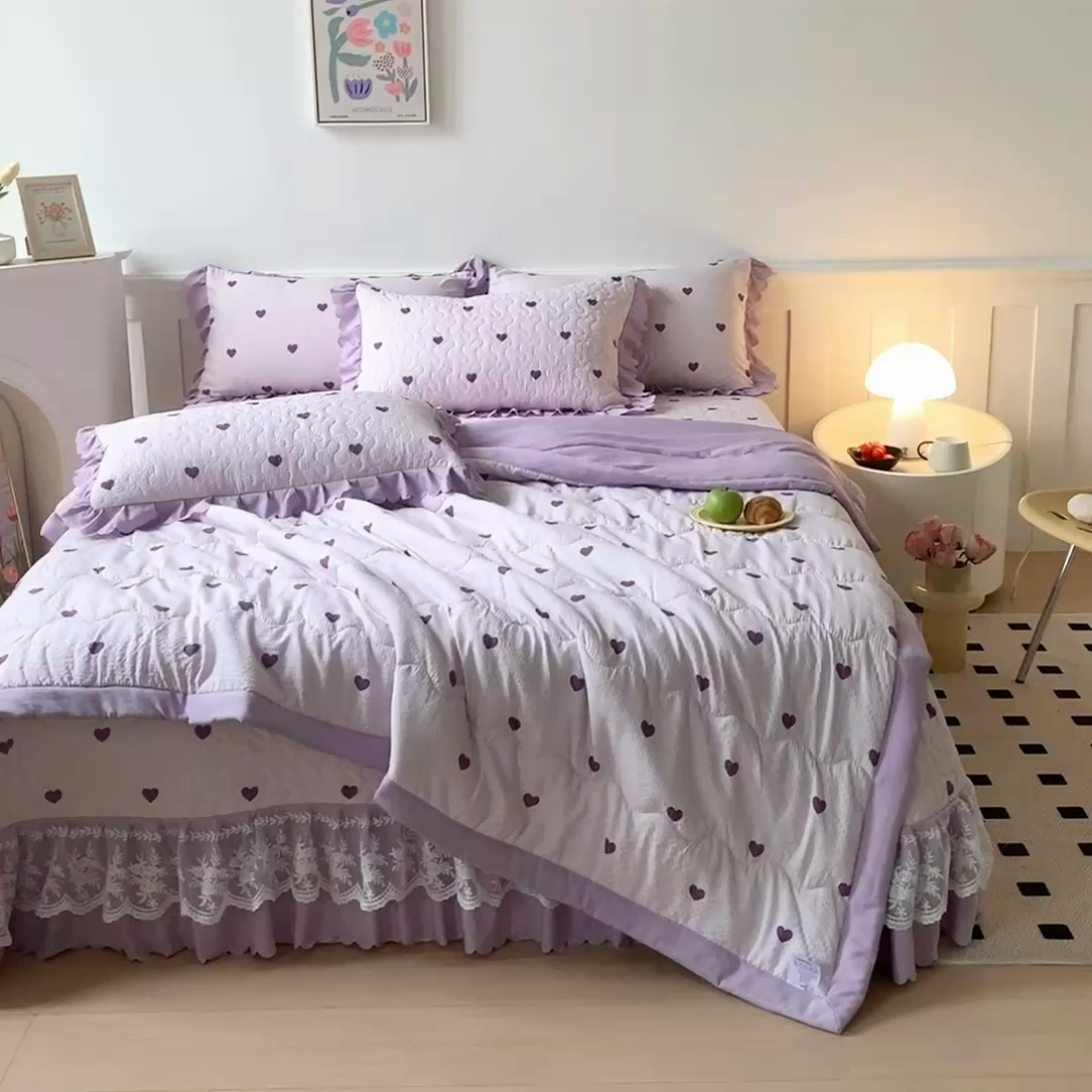 91家纺网 家纺一手货源 找家纺 美莱家纺 2024新款软糯泡泡棉蕾丝床盖床盖四件套单品系列-床盖夏被四件套 紫爱心
