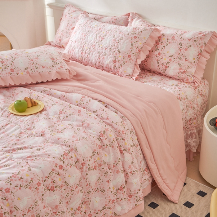91家纺网 家纺一手货源 找家纺 美莱家纺 2024新款软糯泡泡棉蕾丝床盖床盖四件套单品系列-床盖夏被四件套 小桃兔兔