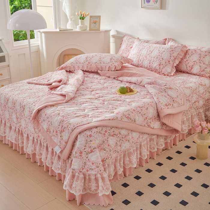 91家纺网 家纺一手货源 找家纺 美莱家纺 2024新款软糯泡泡棉蕾丝床盖床盖四件套单品系列-床盖夏被四件套 小桃兔兔