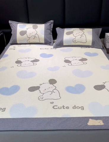 91家纺网 家纺一手货源 找家纺 宜家坊 2024新款A类抗菌数码印花冰藤凉席 床笠款-爱心狗