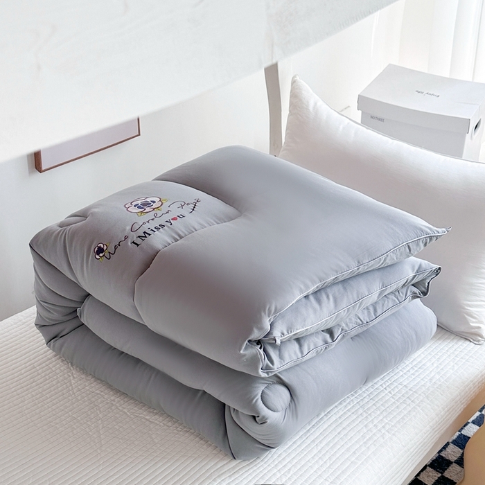 91家纺网 家纺一手货源 找家纺 招财狼家纺  2024新款水洗磨毛学生大豆被夏被春秋被多被芯被子 山茶花 灰色