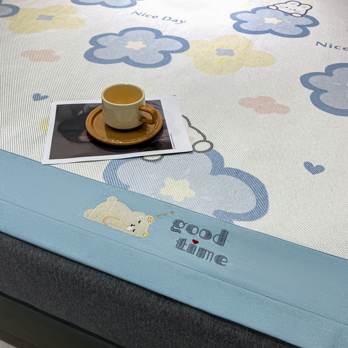 91家纺网 家纺一手货源 找家纺 宜家坊 2024新款A类抗菌数码印花冰藤凉席 床席款-蓝翎花