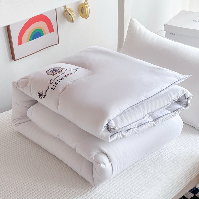 91家纺网 家纺一手货源 找家纺 招财狼家纺  2024新款水洗磨毛学生大豆被夏被春秋被多被芯被子 山茶花 白色