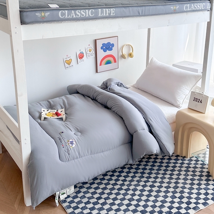 91家纺网 家纺一手货源 找家纺 招财狼家纺  2024新款水洗磨毛学生大豆被夏被春秋被多被芯被子 山茶花 灰色