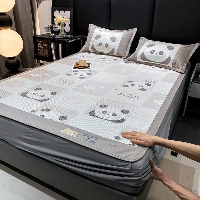 91家纺网 家纺一手货源 找家纺 宜家坊 2024新款A类抗菌数码印花冰藤凉席 床笠款-熊猫格格