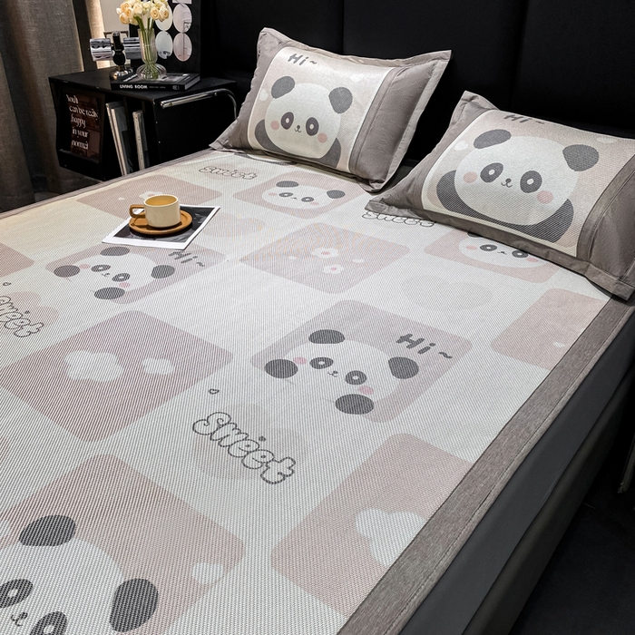 91家纺网 家纺一手货源 找家纺 宜家坊 2024新款A类抗菌数码印花冰藤凉席 床笠款-熊猫格格