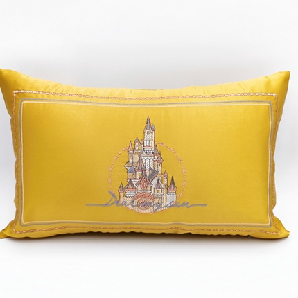 91家纺网 家纺一手货源 找家纺 澜屿 2024新款禅丝高精密刺绣小抱枕头枕芯腰靠枕 梦幻城堡-暖黄