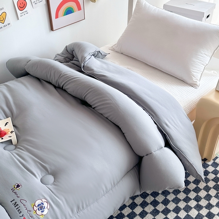 91家纺网 家纺一手货源 找家纺 招财狼家纺  2024新款水洗磨毛学生大豆被夏被春秋被多被芯被子 山茶花 灰色