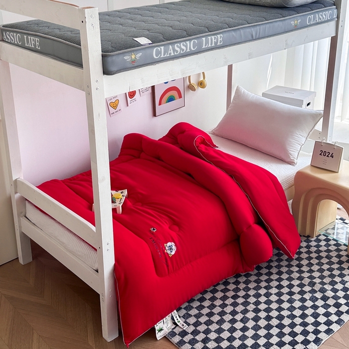 91家纺网 家纺一手货源 找家纺 招财狼家纺  2024新款水洗磨毛学生大豆被夏被春秋被多被芯被子 山茶花 大红