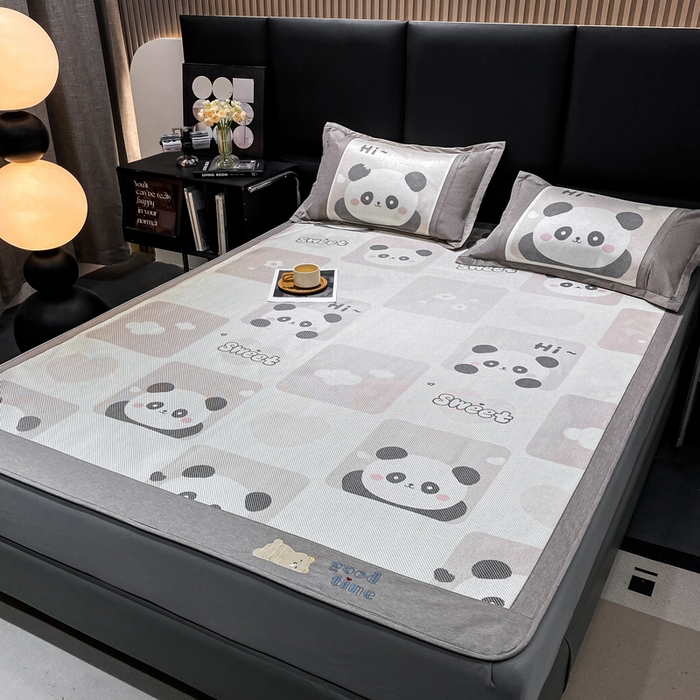 91家纺网 家纺一手货源 找家纺 宜家坊 2024新款A类抗菌数码印花冰藤凉席 床笠款-熊猫格格