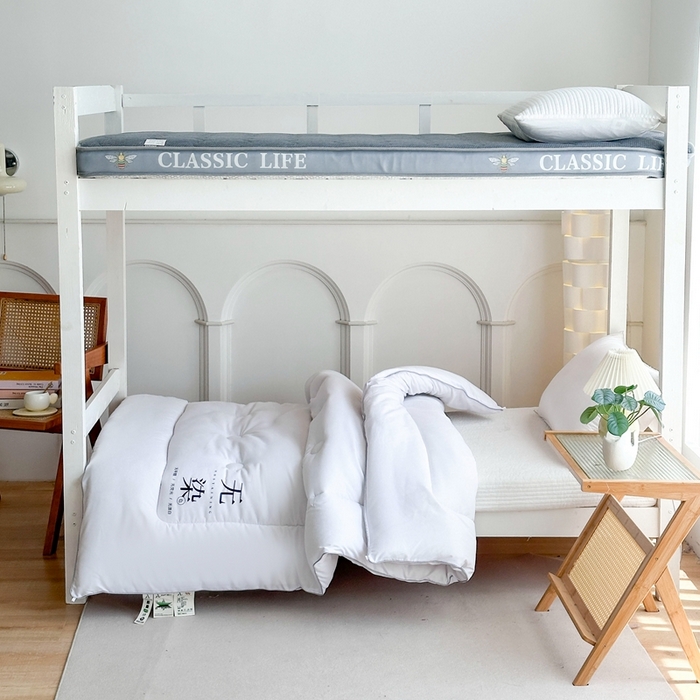 91家纺网 家纺一手货源 找家纺 招财狼家纺  2024新款水洗磨毛学生大豆被夏被春秋被多被芯被子 无染 白色