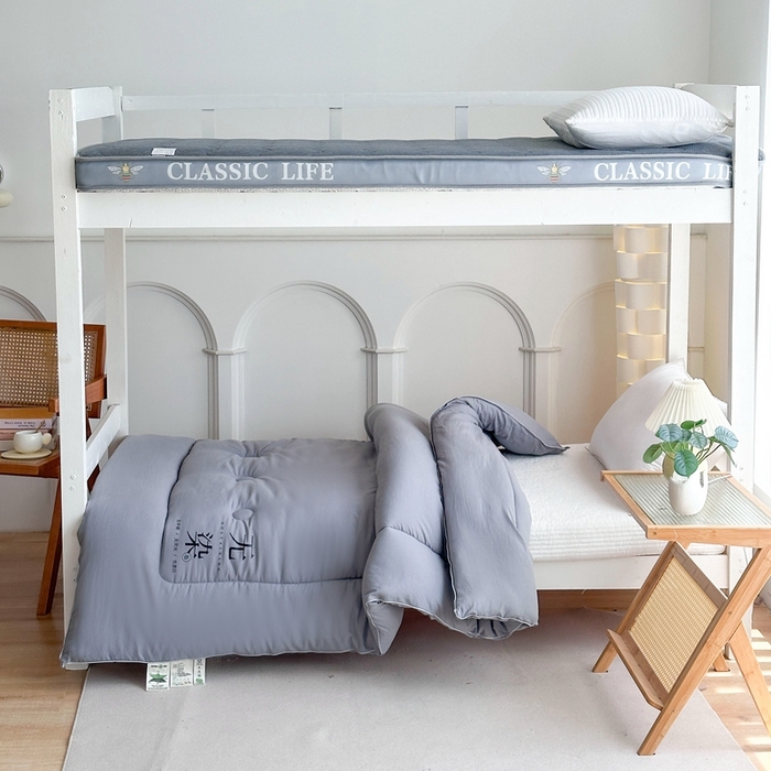 91家纺网 家纺一手货源 找家纺 招财狼家纺  2024新款水洗磨毛学生大豆被夏被春秋被多被芯被子 无染 灰色