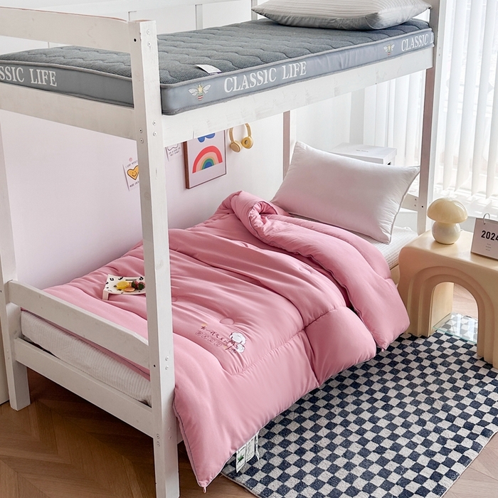 91家纺网 家纺一手货源 找家纺 招财狼家纺  2024新款水洗磨毛学生大豆被夏被春秋被多被芯被子 大豆被 粉色