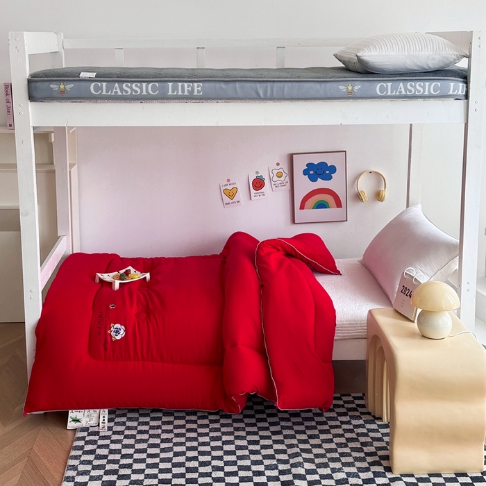 91家纺网 家纺一手货源 找家纺 招财狼家纺  2024新款水洗磨毛学生大豆被夏被春秋被多被芯被子 山茶花 大红