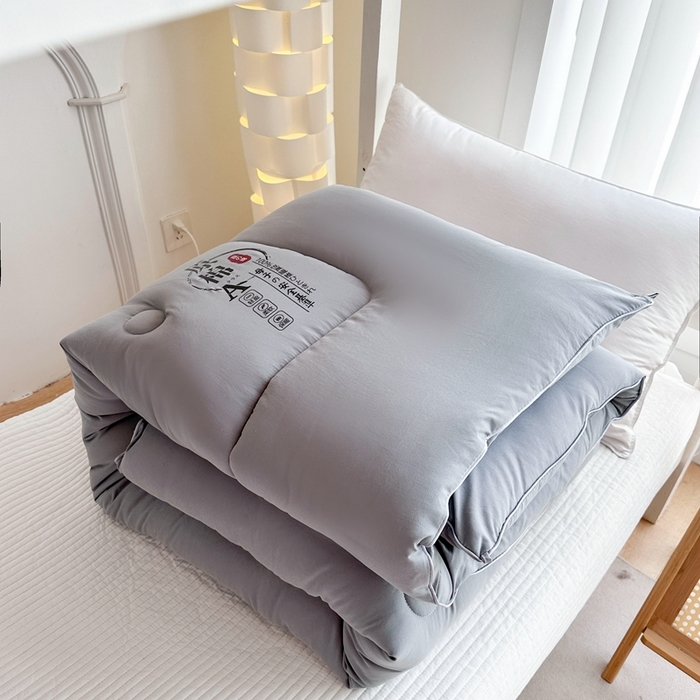 91家纺网 家纺一手货源 找家纺 招财狼家纺  2024新款水洗磨毛学生大豆被夏被春秋被多被芯被子 原棉 灰色