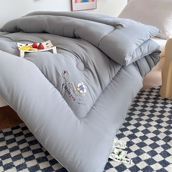 91家纺网 家纺一手货源 找家纺 招财狼家纺  2024新款水洗磨毛学生大豆被夏被春秋被多被芯被子 山茶花 灰色