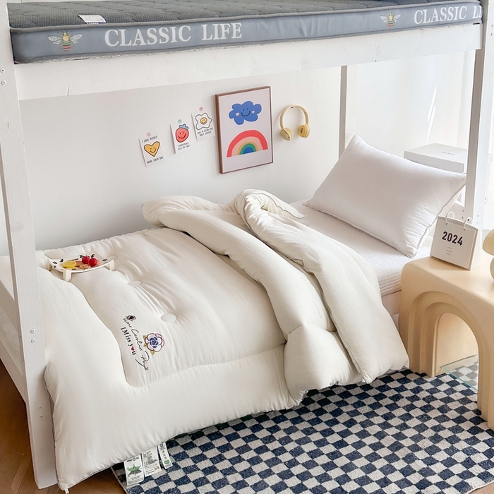 91家纺网 家纺一手货源 找家纺 招财狼家纺  2024新款水洗磨毛学生大豆被夏被春秋被多被芯被子 山茶花 米黄