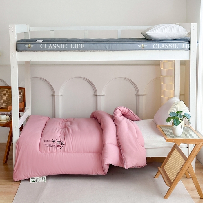 91家纺网 家纺一手货源 找家纺 招财狼家纺  2024新款水洗磨毛学生大豆被夏被春秋被多被芯被子 原棉 粉色