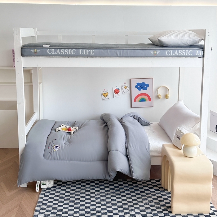 91家纺网 家纺一手货源 找家纺 招财狼家纺  2024新款水洗磨毛学生大豆被夏被春秋被多被芯被子 山茶花 灰色