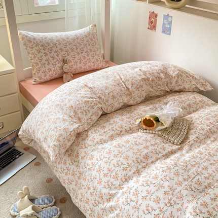 91家纺网 家纺一手货源 找家纺 芷凡家纺 2024新款云朵棉印花学生三件套四件套 花恋