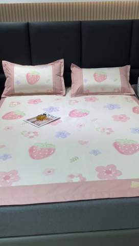 91家纺网 家纺一手货源 找家纺 宜家坊 2024新款A类抗菌数码印花冰藤凉席 床席款-草莓物语