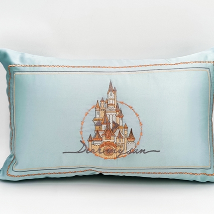 91家纺网 家纺一手货源 找家纺 澜屿 2024新款禅丝高精密刺绣小抱枕头枕芯腰靠枕 梦幻城堡-水绿