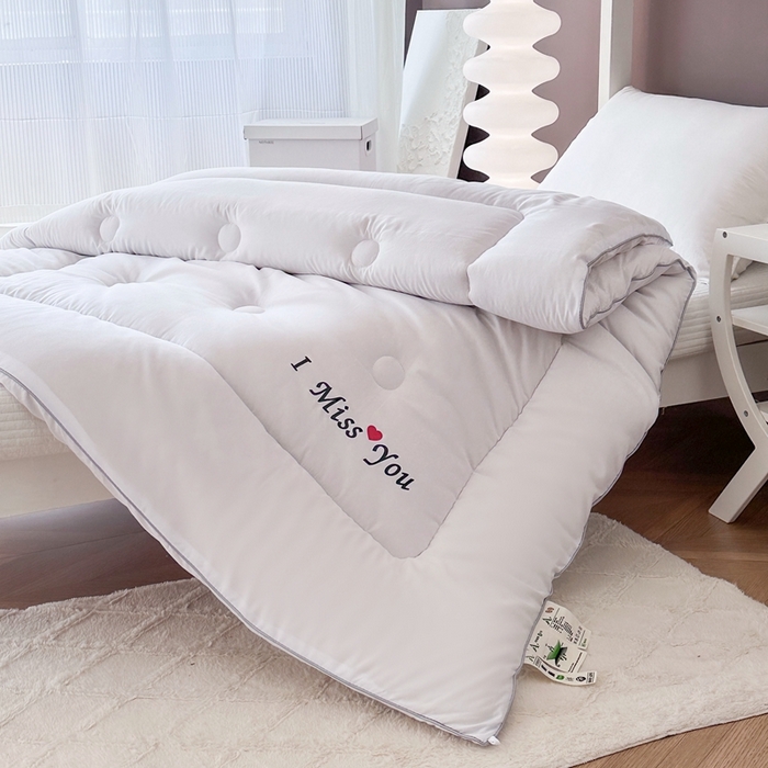 91家纺网 家纺一手货源 找家纺 招财狼家纺  2024新款水洗磨毛学生大豆被夏被春秋被多被芯被子 小爱心 白色