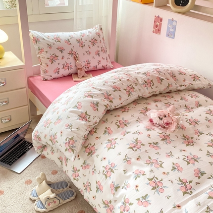 91家纺网 家纺一手货源 找家纺 芷凡家纺 2024新款云朵棉印花学生三件套四件套 清新粉桃