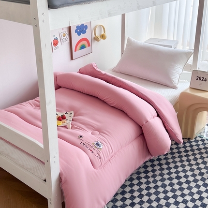 91家纺网 家纺一手货源 找家纺 羽涵家纺 2024新款10A抗菌10A抗菌水洗磨毛学生大豆被夏被春秋被冬被芯被子 山茶花 粉色