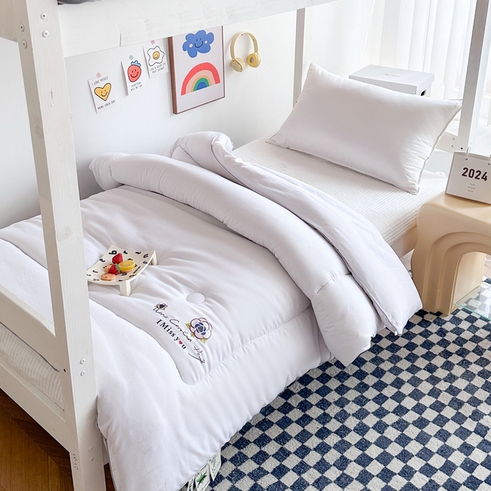 91家纺网 家纺一手货源 找家纺 招财狼家纺  2024新款水洗磨毛学生大豆被夏被春秋被多被芯被子 山茶花 白色