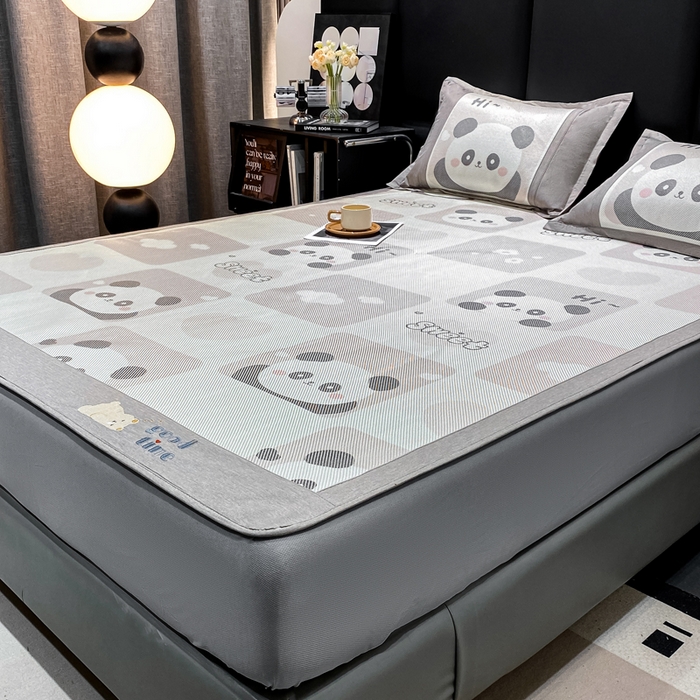 91家纺网 家纺一手货源 找家纺 宜家坊 2024新款A类抗菌数码印花冰藤凉席 床笠款-熊猫格格