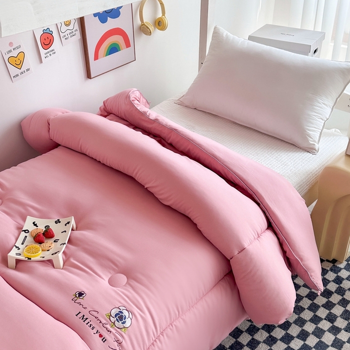 91家纺网 家纺一手货源 找家纺 招财狼家纺  2024新款水洗磨毛学生大豆被夏被春秋被多被芯被子 山茶花 粉色