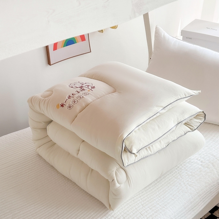 91家纺网 家纺一手货源 找家纺 招财狼家纺  2024新款水洗磨毛学生大豆被夏被春秋被多被芯被子 大豆被 米黄