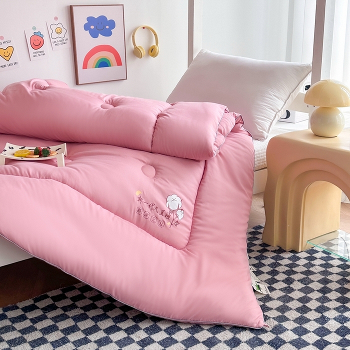 91家纺网 家纺一手货源 找家纺 招财狼家纺  2024新款水洗磨毛学生大豆被夏被春秋被多被芯被子 大豆被 粉色