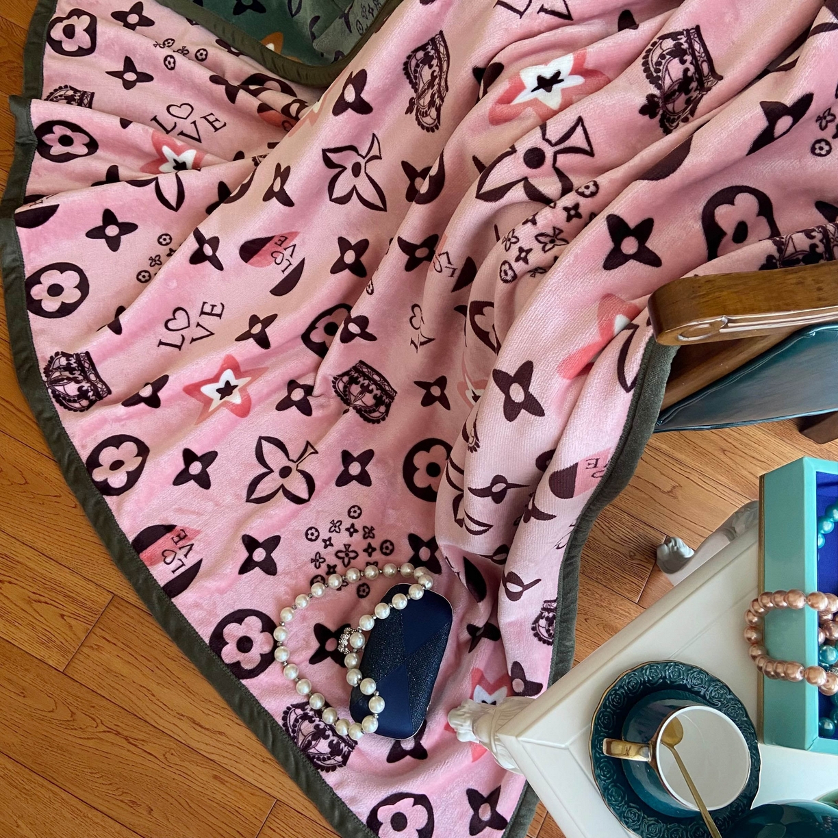 91家纺网 家纺一手货源 找家纺 卡奥家纺 2024新款双层AB版云貂绒毛毯法莱绒休闲盖毯沙发毯空调毯子 罗芙