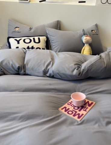 91家纺网 家纺一手货源 找家纺 眠帛家居 2024新款水洗棉提花刺绣四件套-熊先生 熊先生-晴山蓝