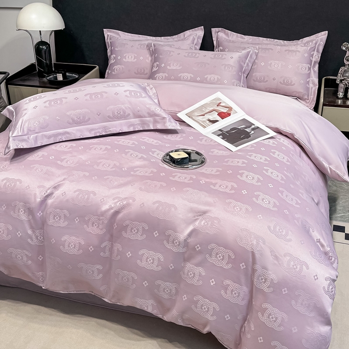 91家纺网 家纺一手货源 找家纺 宅家居 2024新款轻奢高精密贡缎提花臻品真丝四件套 香奈-紫色