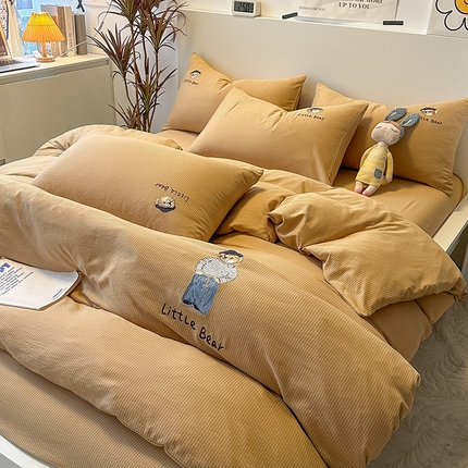 91家纺网 家纺一手货源 找家纺 眠帛家居 2024新款水洗棉提花刺绣四件套-熊先生 熊先生-奶咖