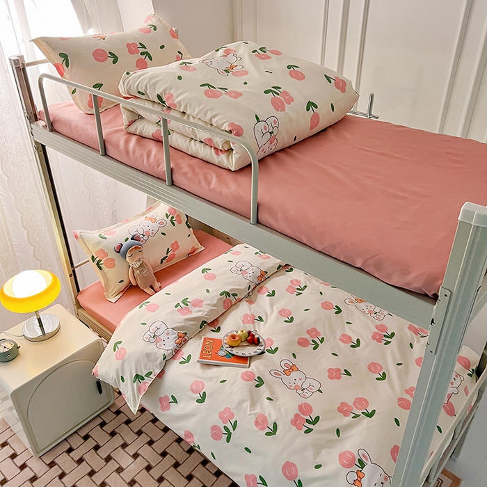 91家纺网 家纺一手货源 找家纺 港岛妹妹 2024新款芦荟棉印花四件套四件套学生床宿舍图 粉郁金兔