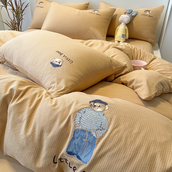 91家纺网 家纺一手货源 找家纺 眠帛家居 2024新款水洗棉提花刺绣四件套-熊先生 熊先生-奶咖