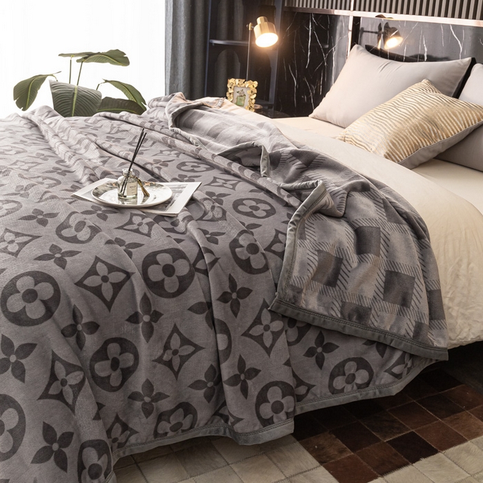 91家纺网 家纺一手货源 找家纺 卡奥家纺 2024新款双层AB版云貂绒毛毯法莱绒休闲盖毯沙发毯空调毯子 星洛-灰