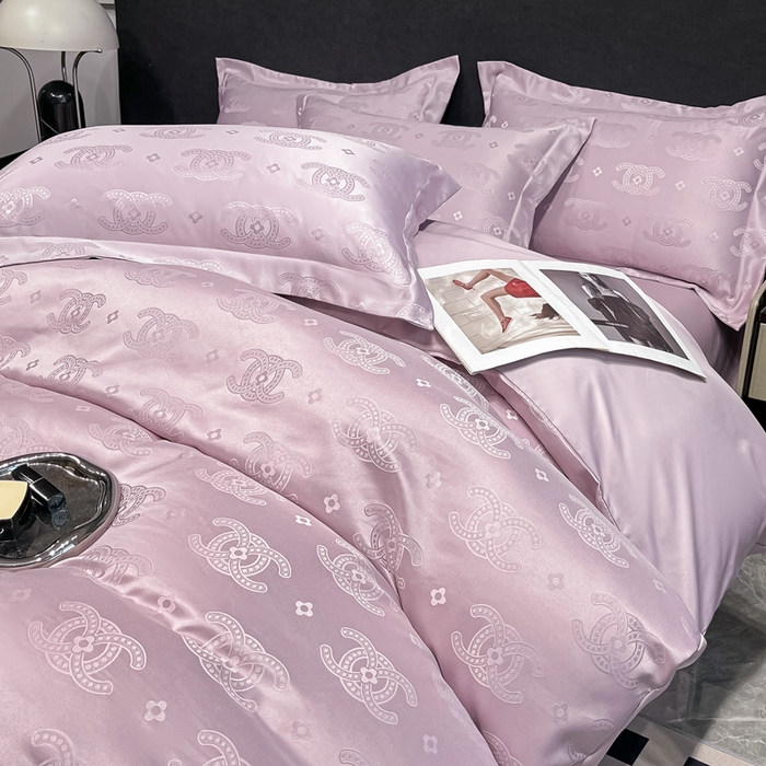 91家纺网 家纺一手货源 找家纺 宅家居 2024新款轻奢高精密贡缎提花臻品真丝四件套 香奈-紫色