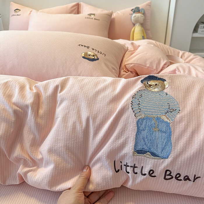 91家纺网 家纺一手货源 找家纺 眠帛家居 2024新款水洗棉提花刺绣四件套-熊先生 熊先生-藕粉