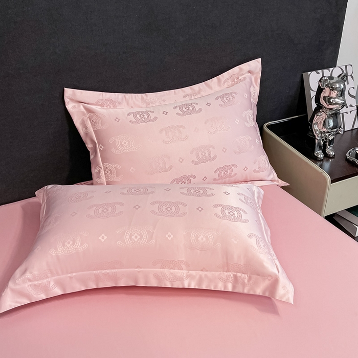 91家纺网 家纺一手货源 找家纺 宅家居 2024新款轻奢高精密贡缎提花臻品真丝四件套 香奈-粉色