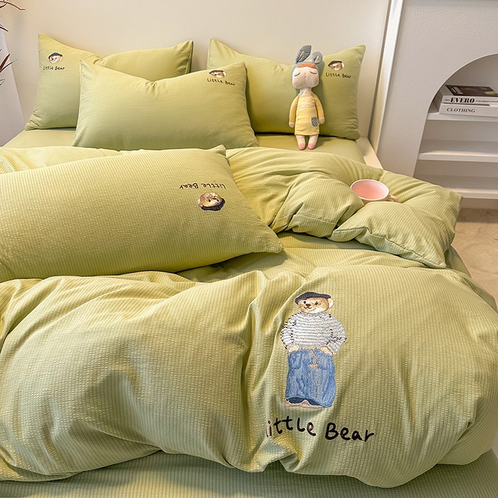 91家纺网 家纺一手货源 找家纺 眠帛家居 2024新款水洗棉提花刺绣四件套-熊先生 熊先生-奶油绿