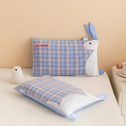 91家纺网 家纺一手货源 找家纺 （总）麦肯锡 2024新款开心兔萌迪儿童枕30*48